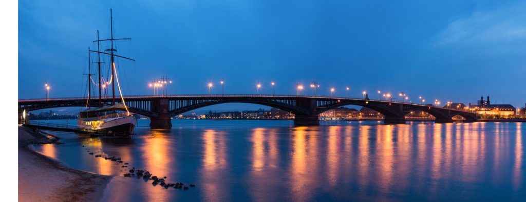 Mainz_Theodor-Heuss-Bruecke_blaue_Stunde_Panorama